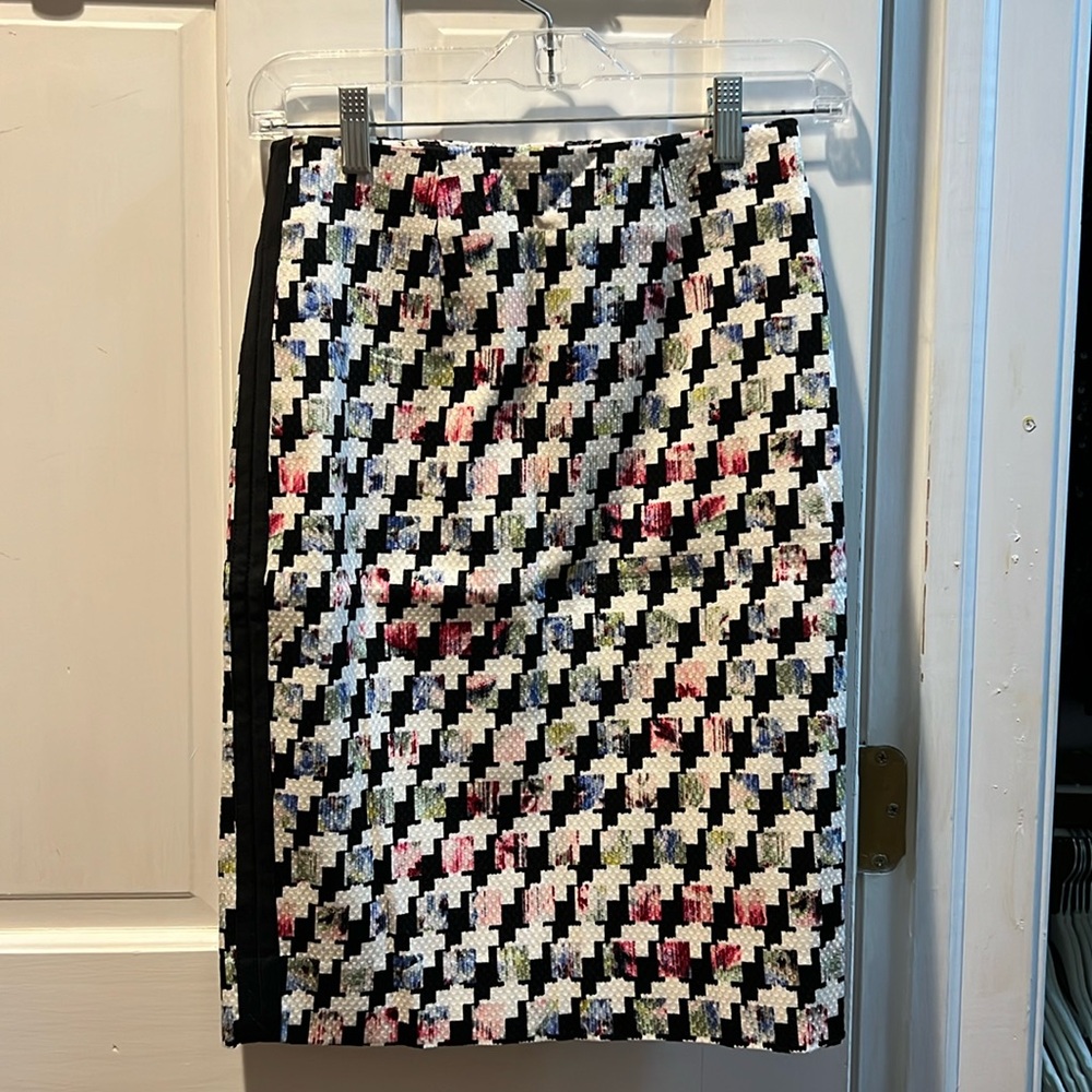 Houndstooth high waist pencil skirt White House black market 00